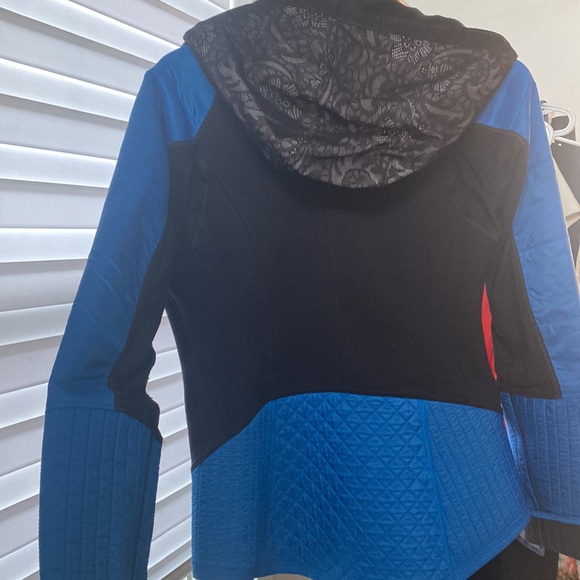 Incredible Lululemon Jacket! - Picture 3 of 3